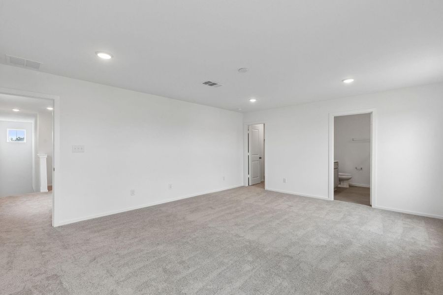 Spacious, unfurnished interior of a new home in Montgomery Bend, Montgomery (Image 17).