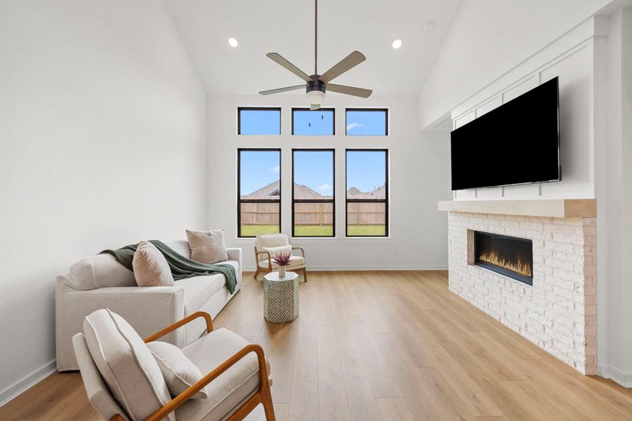 This large living room has a beautiful modern fireplace all bricked.