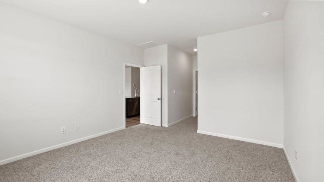 Representative unfurnished interior of a home built from the Aria by D.R. Horton in Rocky River Ridge, Anderson (Image 28).
