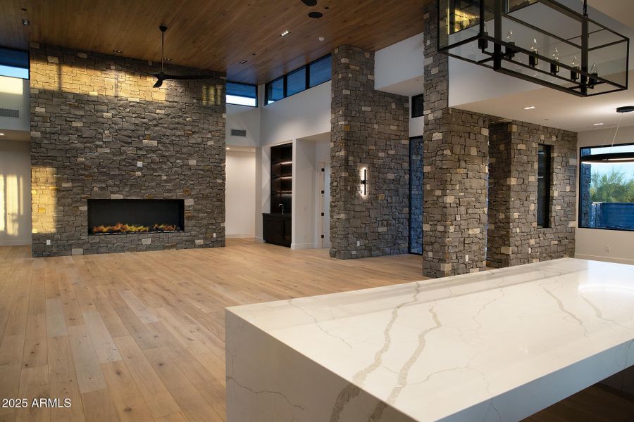 25-0015(DOM)273 25-0015(DOM)273