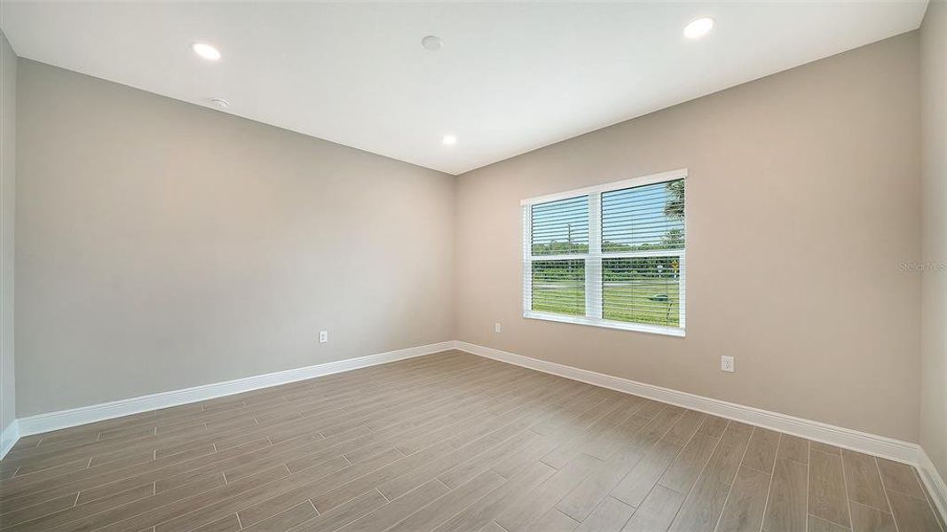 Spacious, unfurnished interior of a new home in Windward, Lakewood Ranch (Image 38).