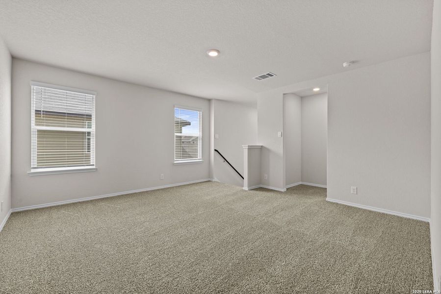 Spacious, unfurnished interior of a new home in Redbird Ranch, San Antonio (Image 25).