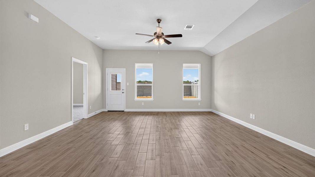 Representative unfurnished interior of a home built from the Desert Willow by D.R. Horton in Treeline, Justin (Image 17).