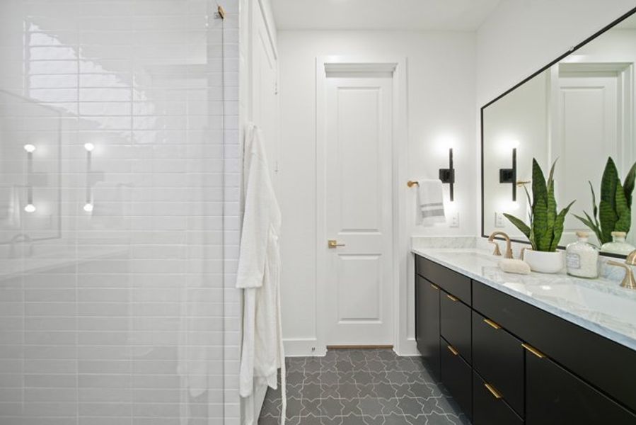 Furnished interior view inside a new home in Meridiana 40', 65', Iowa Colony (Image 36).