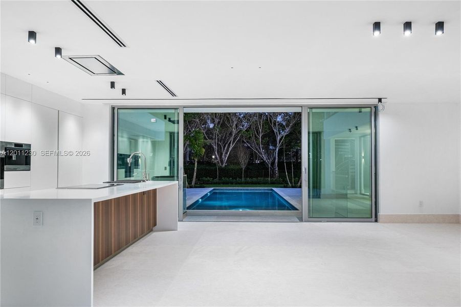Community amenities in , Weston (Image 31).