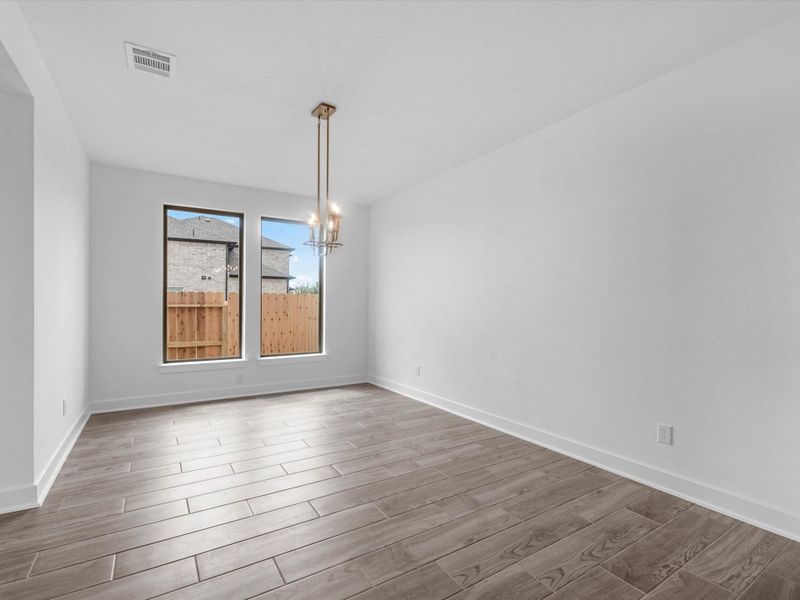 Spacious, unfurnished interior of a new home in Lago Mar, Texas City (Image 13).