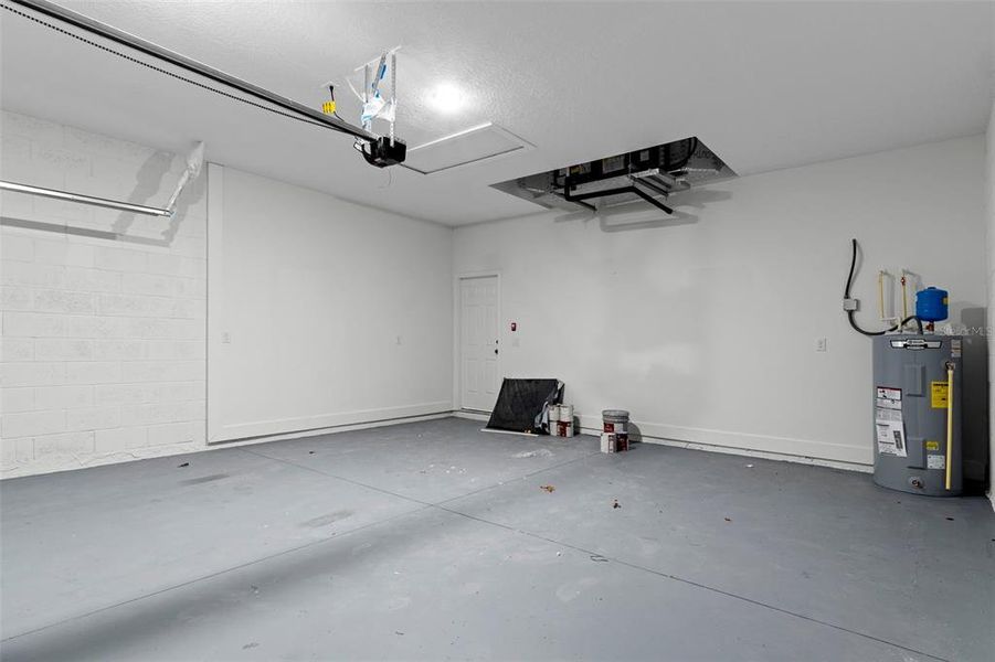 Spacious, unfurnished interior of a new home in , Citrus Springs (Image 29).