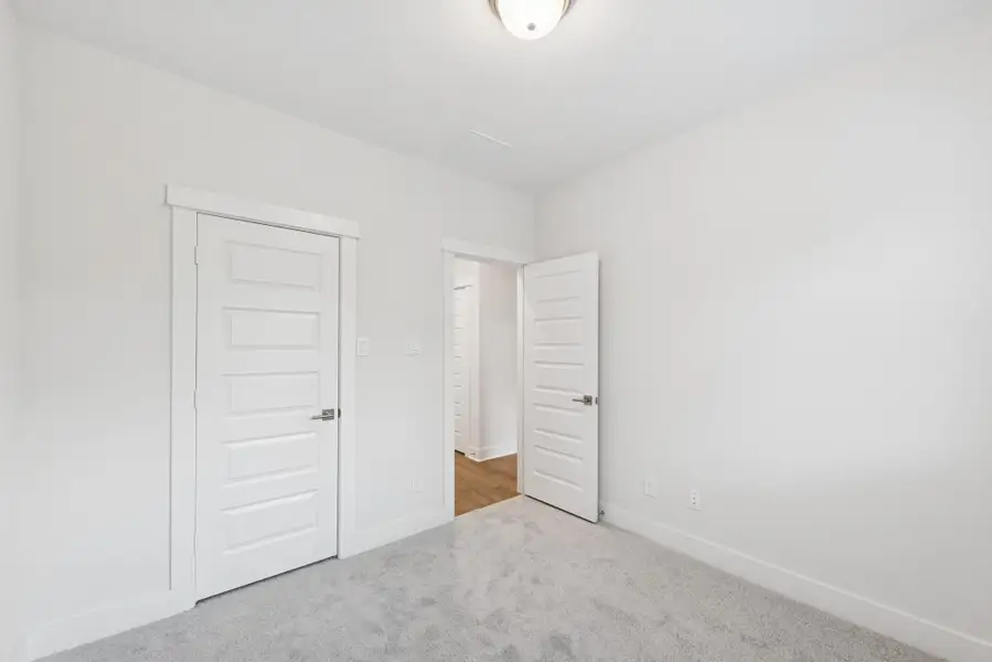 Spacious, unfurnished interior of a new home in Retreat at Oak Park, Houston (Image 11).