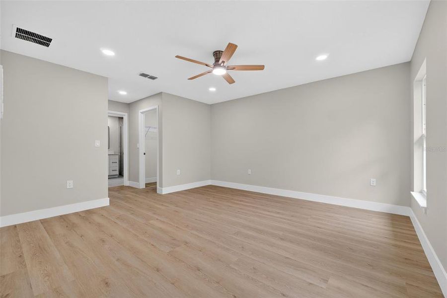 Spacious, unfurnished interior of a new home in , Orlando (Image 63).