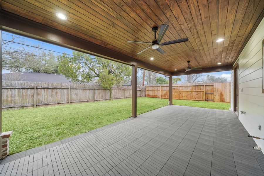 Exterior details and patio area of a home in , Houston (Image 26).