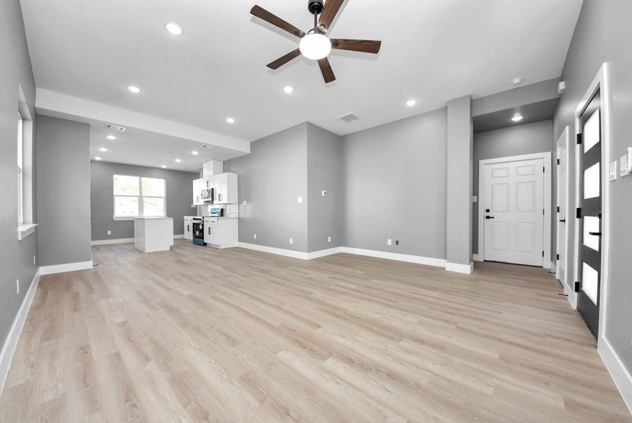 Spacious, unfurnished interior of a new home in , Conroe (Image 19). Spacious, unfurnished interior of a new home in , Conroe (Image 19).