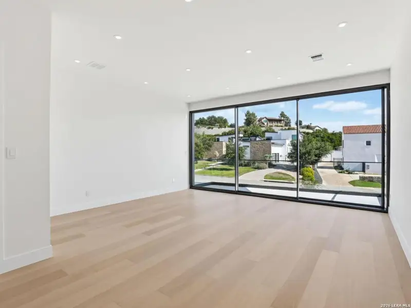 Spacious, unfurnished interior of a new home in , San Antonio (Image 55).