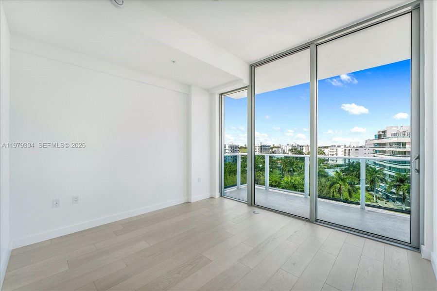 Spacious, unfurnished interior of a new home in , Bay Harbor Islands (Image 17).