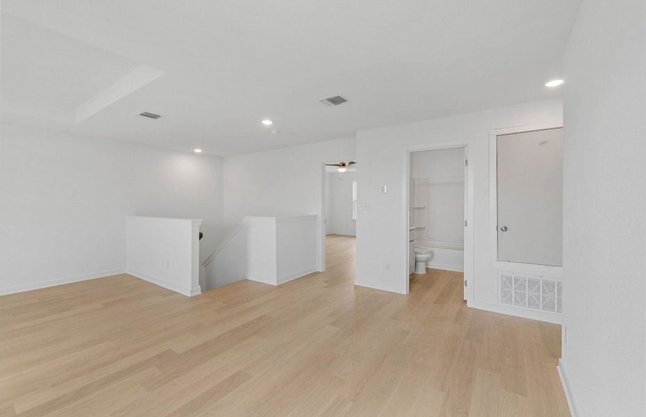 Spacious, unfurnished interior of a new home in Larson Crossing, Elgin (Image 31).