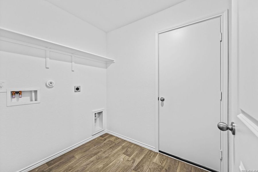 Spacious, unfurnished interior of a new home in Avenida, Converse (Image 19).