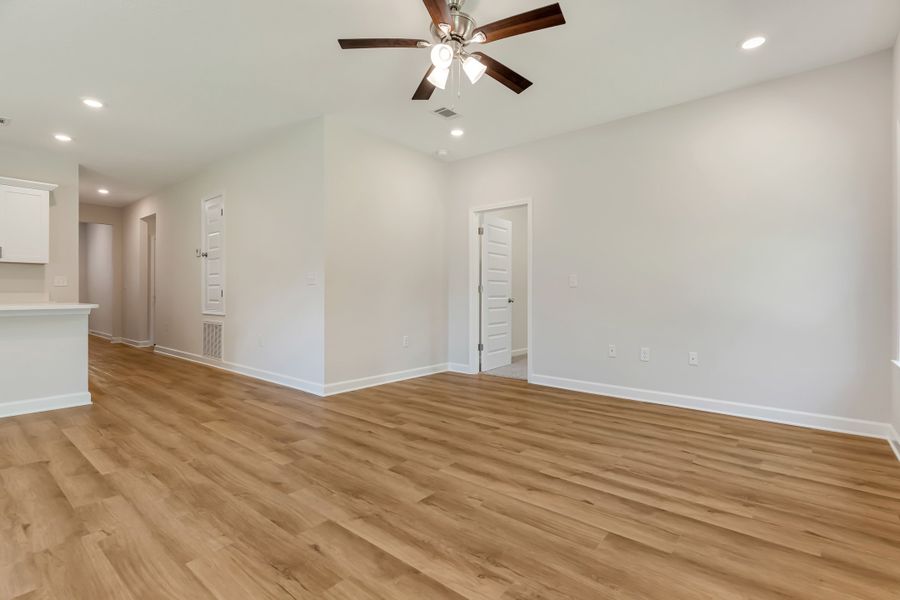 Representative unfurnished interior of a home built from the Elizabeth by CJL Homes in McCarthy Estates, Defuniak Springs (Image 31).