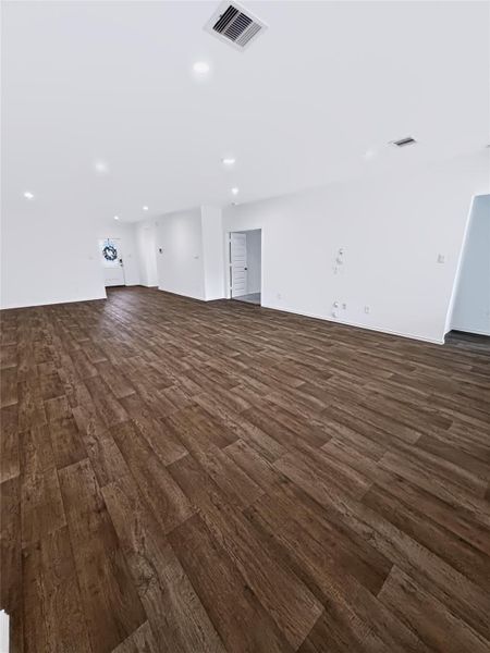 Spacious, unfurnished interior of a new home in Windstone on the Prairie, Richmond (Image 26).