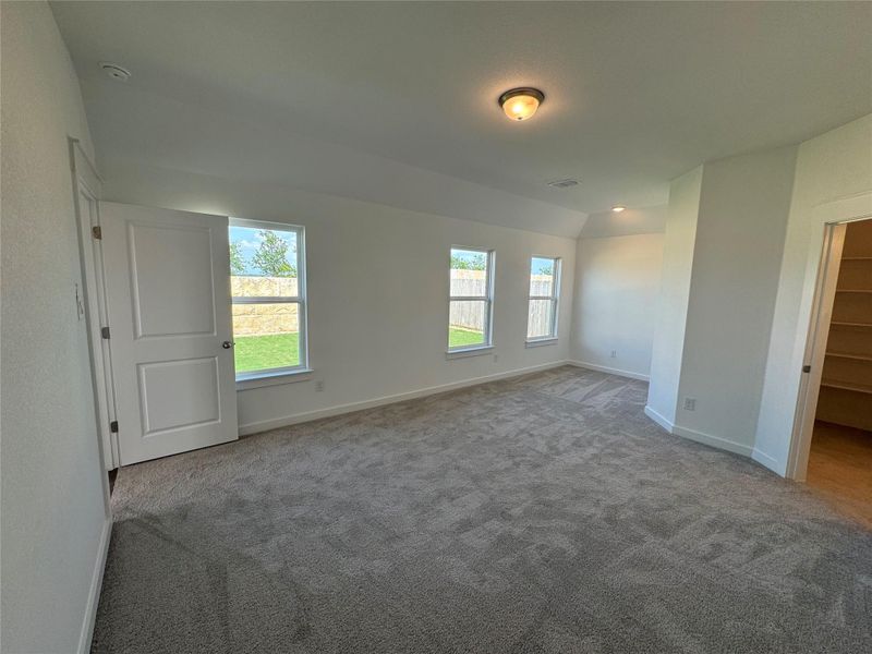 Spacious, unfurnished interior of a new home in Hunters Glen, Jarrell (Image 13).