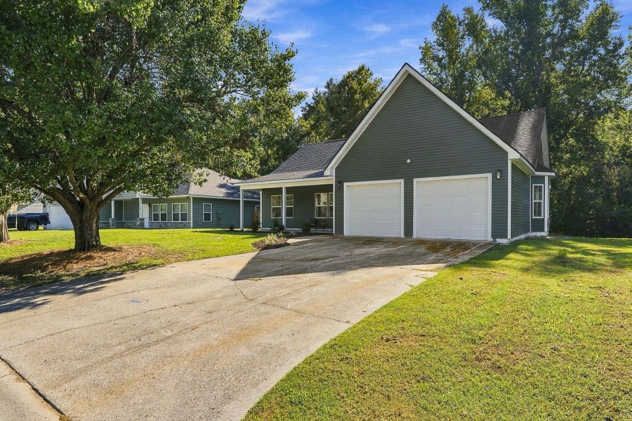 Front exterior of a new home in , North Charleston, SC, highlighting curb appeal (Image 29). Front exterior of a new home in , North Charleston, SC, highlighting curb appeal (Image 29).