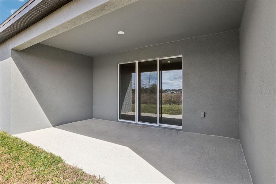 Exterior details and patio area of a home in Two Rivers - Signature Series, Zephyrhills (Image 27). Exterior details and patio area of a home in Two Rivers - Signature Series, Zephyrhills (Image 27).