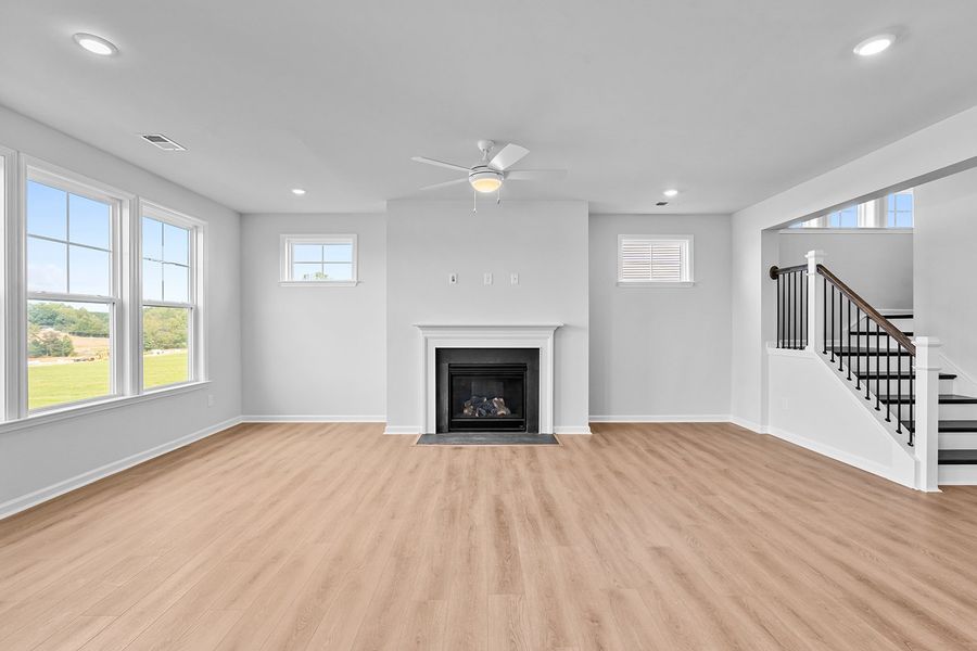 Spacious, unfurnished interior of a new home in Fieldstone, Lexington (Image 34).