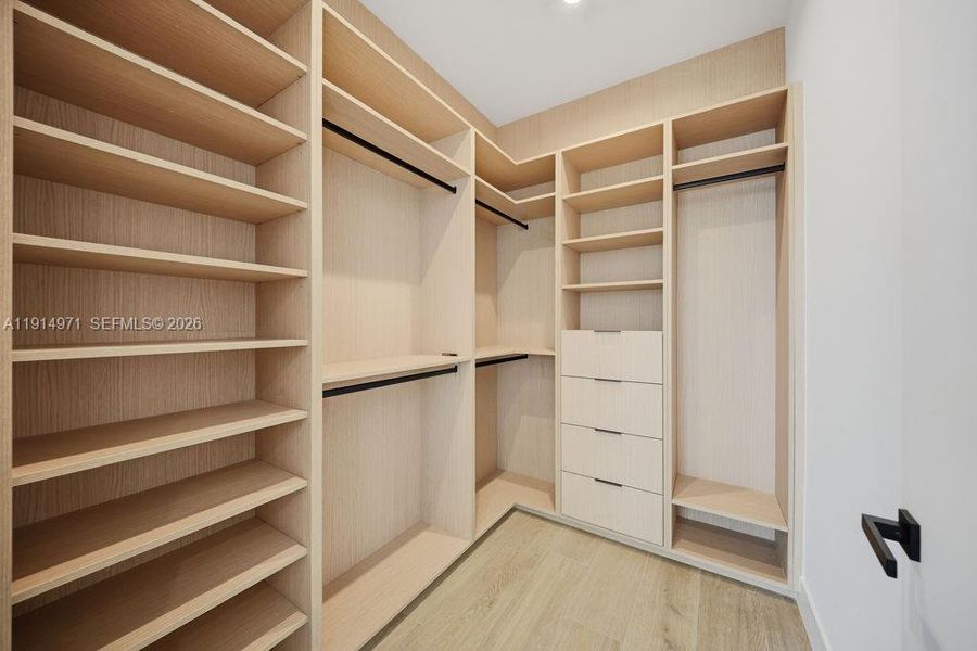 Image 91 of a home in .