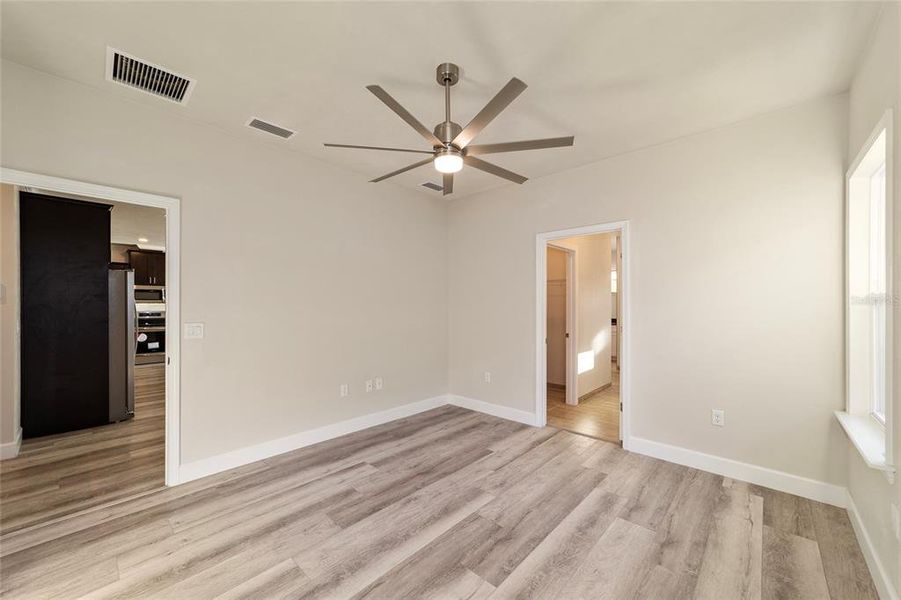 Spacious, unfurnished interior of a new home in , Gainesville (Image 15).