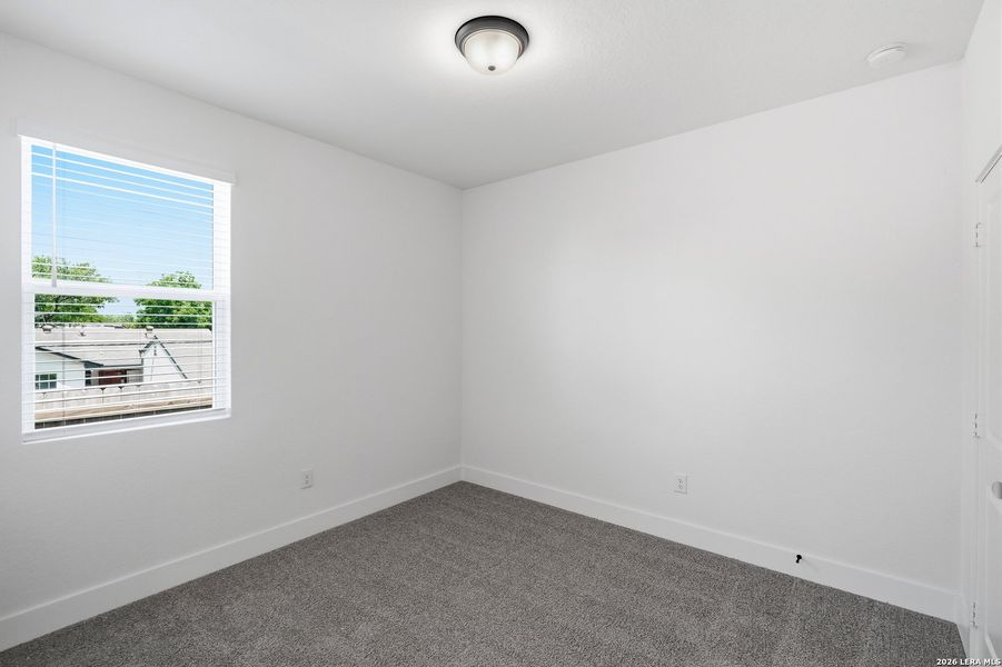 Spacious, unfurnished interior of a new home in Rose Hill, San Antonio (Image 23).