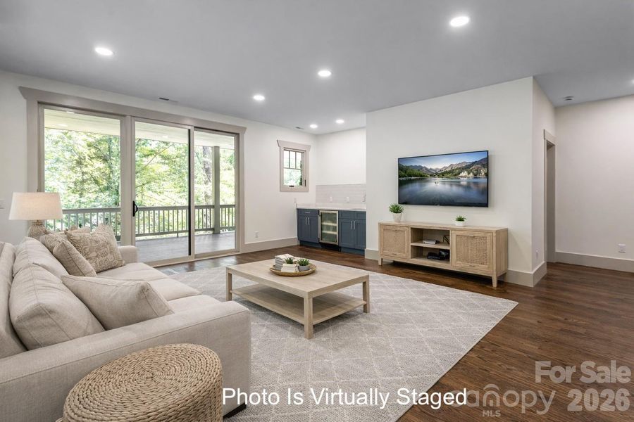Lower level family room with wet bar