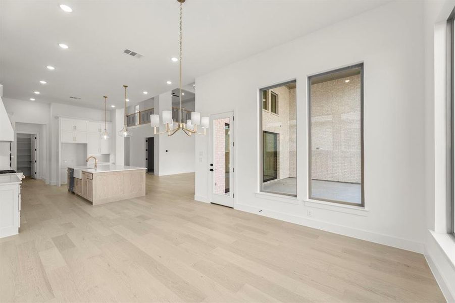 25. 551 Twilight - Dining (2) 25. 551 Twilight - Dining (2)