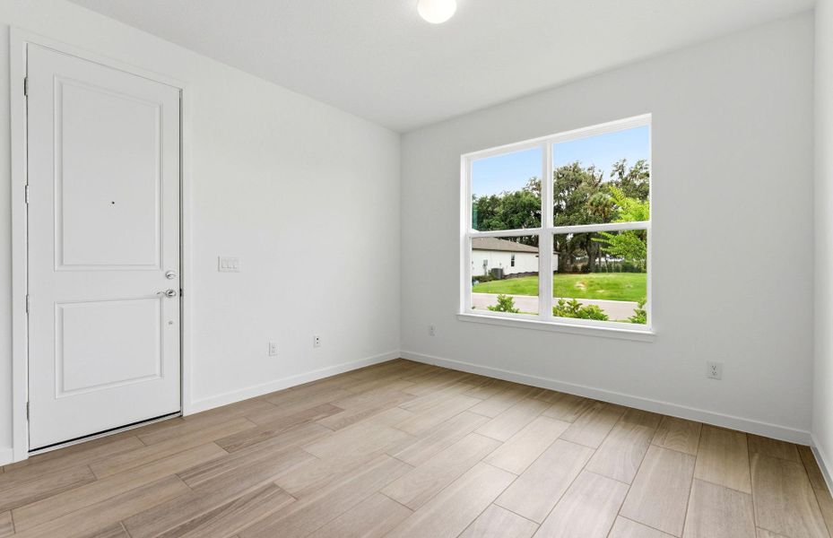 Spacious, unfurnished interior of a new home in Riverwood, Zephyrhills (Image 15).