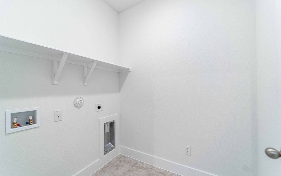 Spacious, unfurnished interior of a new home in Hunters Glen, Jarrell (Image 41).