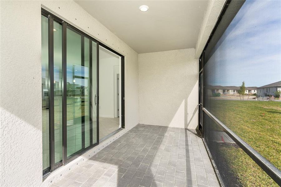 Spacious, unfurnished interior of a new home in , Port Charlotte (Image 14).