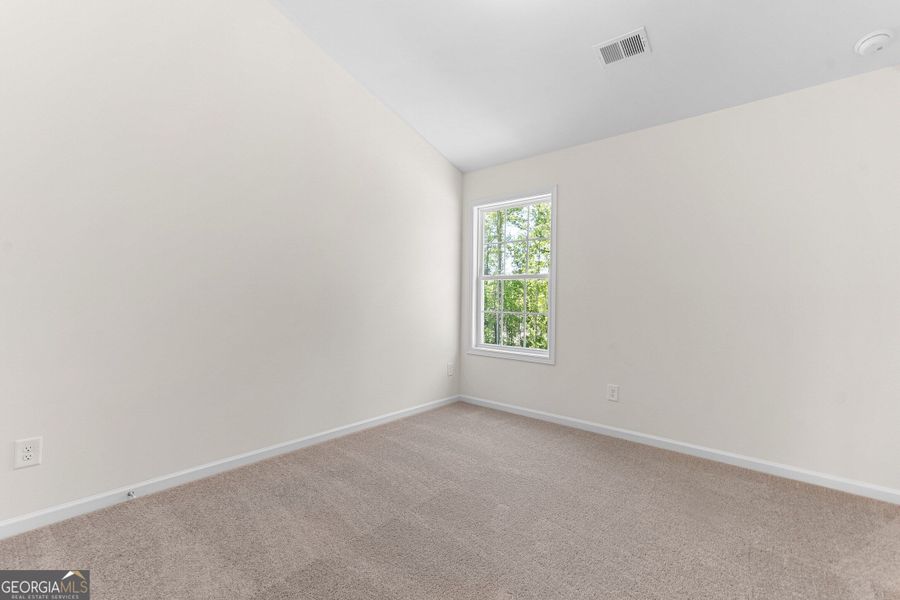 Spacious, unfurnished interior of a new home in Juliette Crossing, Forsyth (Image 79).