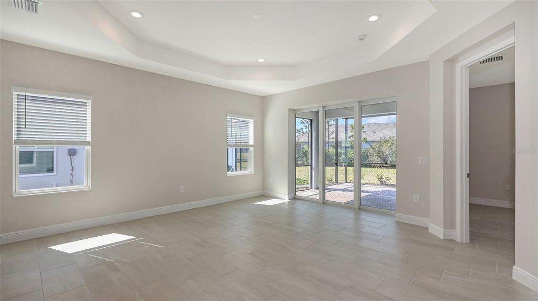 Spacious, unfurnished interior of a new home in , Venice (Image 28).