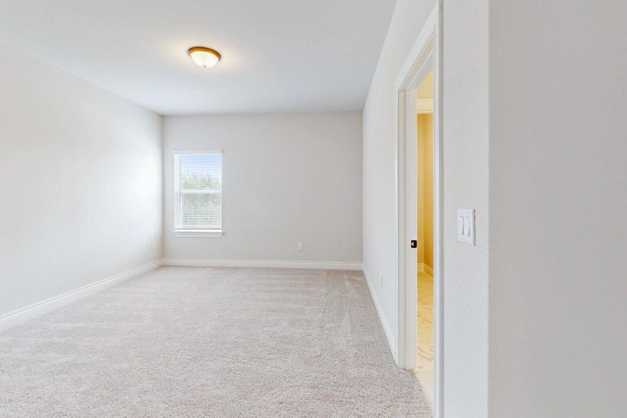 Spacious, unfurnished interior of a new home in Edgewood, Leander (Image 10).