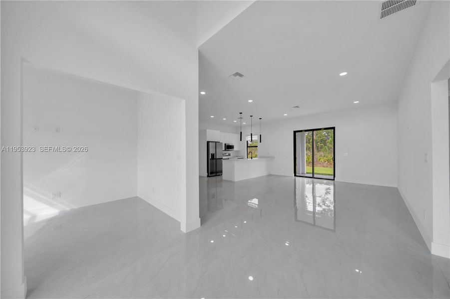 Spacious, unfurnished interior of a new home in , Lehigh Acres (Image 41).
