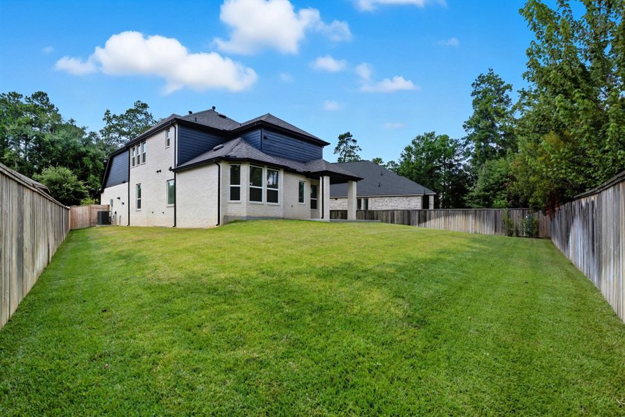 This backyard is perfect for play or an infinity pool! This backyard is perfect for play or an infinity pool!