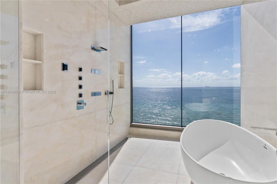 Image 18 of a home in The Estates at Acqualina.