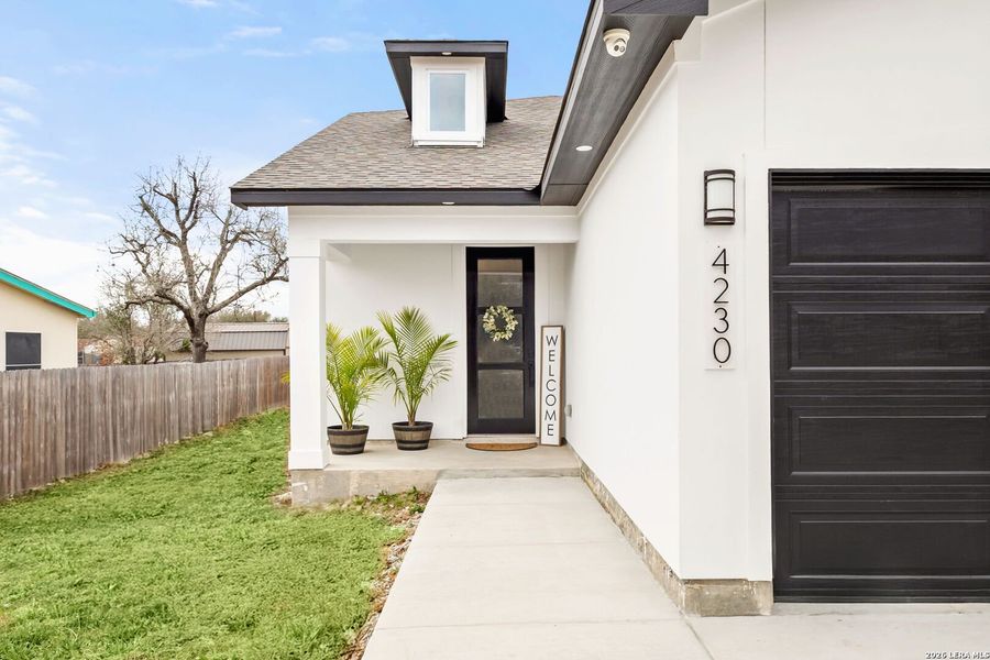 Exterior details and patio area of a home in , Elmendorf (Image 4).