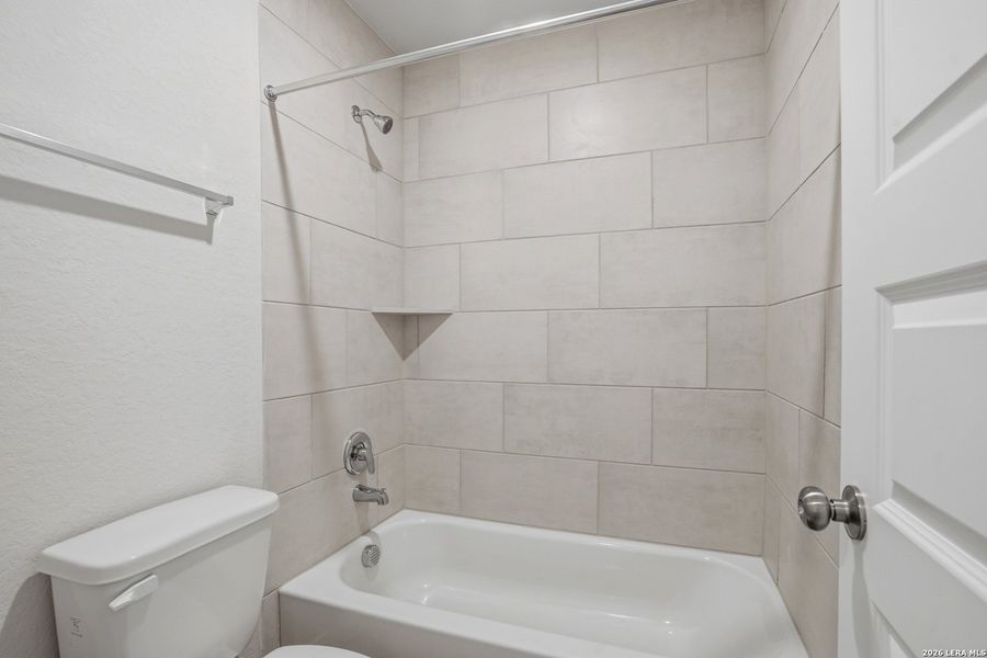 Furnished interior view inside a new home in Dauer Ranch, New Braunfels (Image 10).