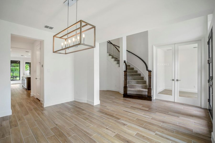 Spacious, unfurnished interior of a new home in Fulbrook on Fulshear Creek, Fulshear (Image 20).