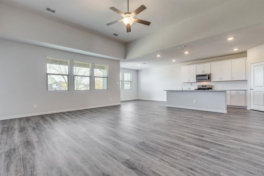 Spacious, unfurnished interior of a new home in Southridge - Premier Series, McKinney (Image 22).