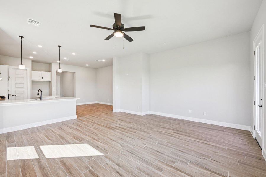 Spacious, unfurnished interior of a new home in Cross Creek, Cedar Park (Image 15).