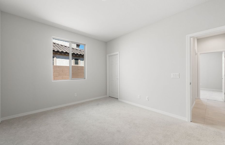 Spacious, unfurnished interior of a new home in Artisan at Asante, Surprise (Image 20).