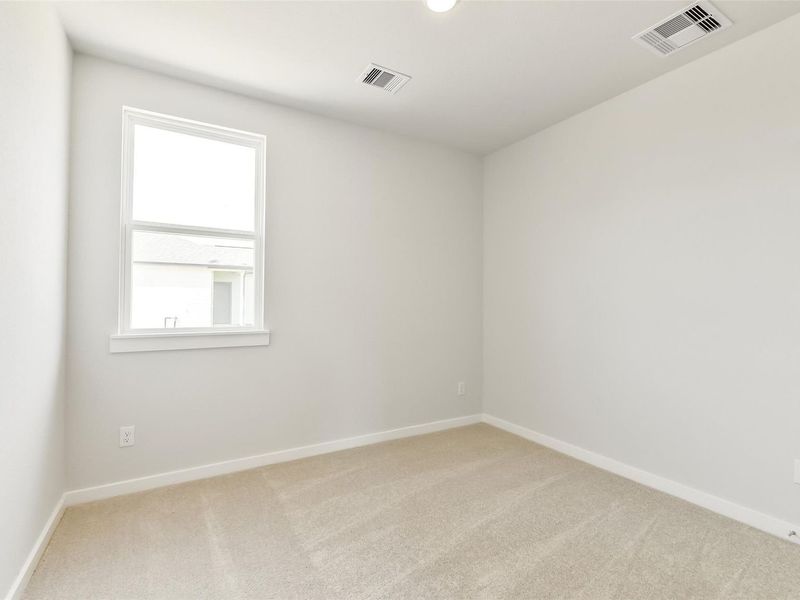 Spacious, unfurnished interior of a new home in Spring Branch Crossing, Conroe (Image 36).