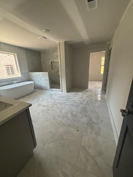 Image 11 of a home in Le Jardin.