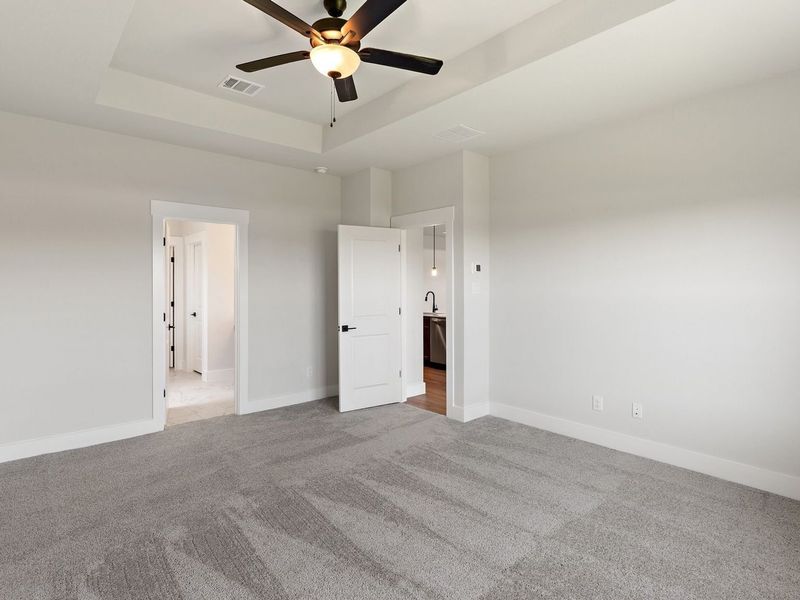 Spacious, unfurnished interior of a new home in Waverly Estates, Nevada (Image 17). Spacious, unfurnished interior of a new home in Waverly Estates, Nevada (Image 17).