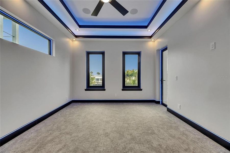 Spacious, unfurnished interior of a new home in , Apollo Beach (Image 72).