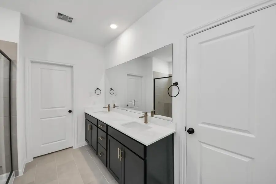 Furnished interior view inside a new home in , Katy (Image 11).